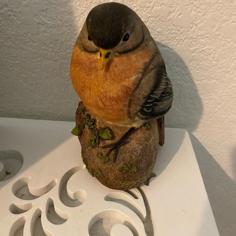 American Robin Lifelike Resin Hand Painted 7” Decor  Whimsical Bird Statue